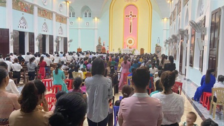 Hà Tĩnh: Linh mục chống lệnh, tổ chức hàng trăm giáo dân cầu nguyện