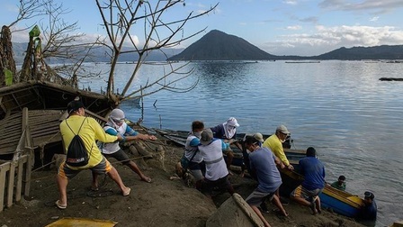 Nguy cơ núi lửa Taal phun trào mạnh, 13.000 dân Philippines sơ tán