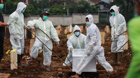 Indonesia: Xếp hàng vào bệnh viện rồi lại xếp hàng để được chôn cất
