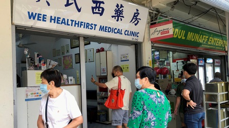 Singapore khuyến cáo người chưa tiêm vaccine nên ở nhà