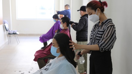 TP.HCM: Mời thợ cắt tóc cho nhân viên y tế