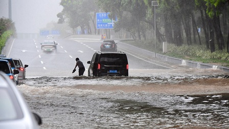 Trung Quốc: Tỉnh Quảng Đông phát đi 50 cảnh báo vì bão kép