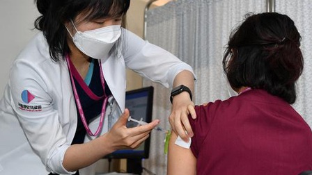 Lây nhiễm COVID-19 lan rộng, Hàn Quốc tăng mức giãn cách cao nhất