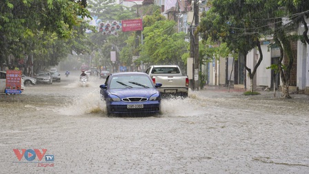 Thời tiết hôm nay: Bắc Trung Bộ tiếp tục có mưa dông