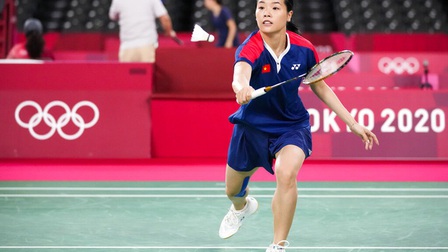 Thùy Linh thắng thuyết phục Sabrina Jaquet ở trận chia tay Olympic Tokyo