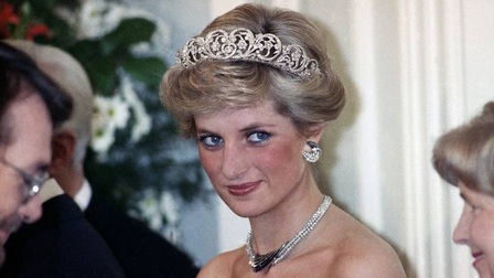 Công nương Diana thích phá vỡ quy tắc thời trang ở Hoàng gia Anh
