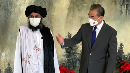 Trung Quốc 'trao quà' cho Taliban, Mỹ cảnh báo Afghanistan sẽ bị quốc tế bài xích