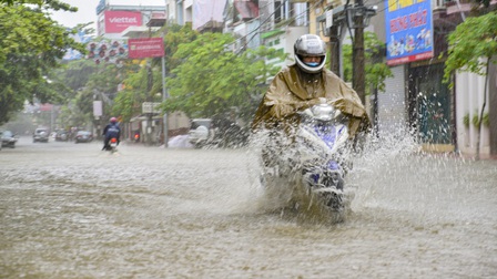Mưa lớn, nhiều tuyến đường ở thành phố Điện Biên Phủ lại ngập