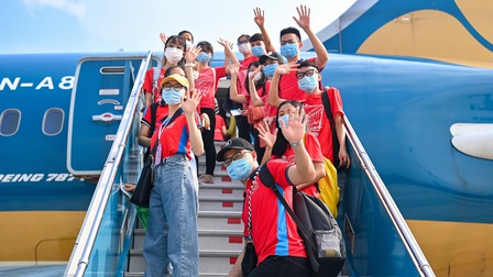 Sinh viên Đại học Y Hà Nội bay vào Bình Dương tham gia chống dịch