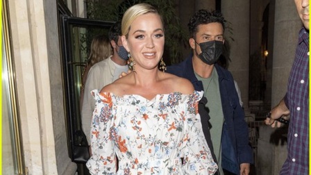 Katy Perry và chồng sắp cưới hẹn hò ăn tối lãng mạn tại Pháp