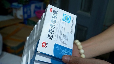 Thuốc Trung Quốc được quảng cáo là chữa Covid-19 tràn về Việt Nam