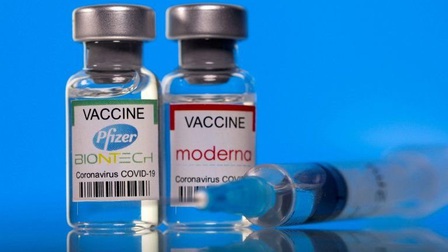 FDA Mỹ cấp phép sử dụng vaccine của Pfizer và Moderna làm liều tăng cường