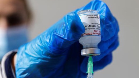 Mỹ phê duyệt tiêm nhắc lại vaccine ngừa Covid-19 đối với người có hệ miễn dịch yếu