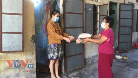 Đà Nẵng: Nhiều chủ nhà miễn tiền thuê trọ phòng trọ, tặng thực phẩm cho sinh viên, lao động nghèo