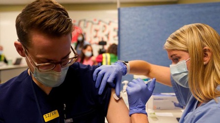 Delta hoành hành, người từ chối tiêm vaccine tại Mỹ hứng chỉ trích