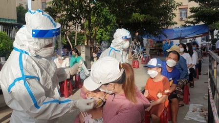 Sẽ xử lý cán bộ ở Đà Nẵng tát nữ nhân viên y tế lấy mẫu xét nghiệm