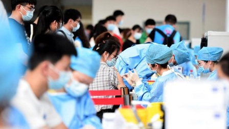 Trung Quốc truy cứu trách nhiệm người để lây Covid-19 do chưa tiêm vaccine