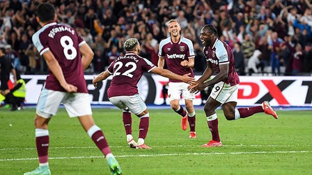 Antonio đưa West Ham lên đỉnh Ngoại hạng Anh
