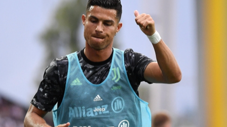 Vì sao Cristiano Ronaldo ngồi dự bị ở Juventus?