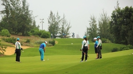 2 cán bộ ở Bình Định chơi golf: Tạm đình chỉ Giám đốc Trung tâm xúc tiến du lịch