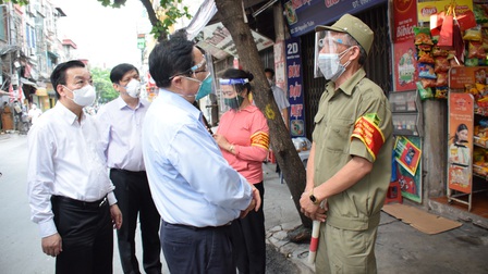 Thị sát 'điểm nóng' COVID-19 tại Hà Nội, Thủ tướng đề nghị kiện toàn ngay lãnh đạo phường