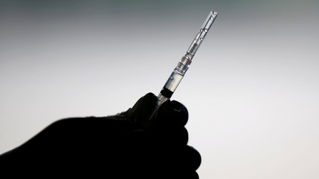 Trung Quốc: Sắp có vaccine khẩn cấp đối phó với biến chủng của SARS-CoV-2