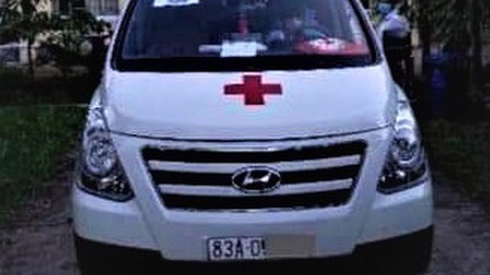 Sóc Trăng: Phát hiện nhóm 9 người dùng xe cứu thương tư nhân thông chốt kiểm dịch
