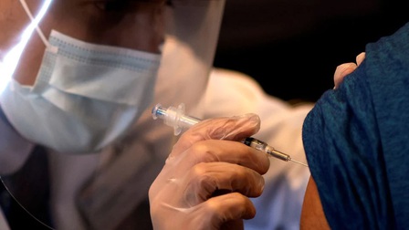 Mũi tiêm vaccine thứ 3 của Pfizer có tác dụng phụ tương tự mũi thứ 2