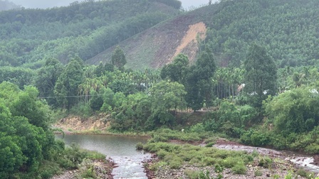 Thừa Thiên Huế: 45 người dân mắc kẹt trong rừng, 37 người chưa liên lạc được