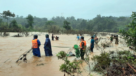 Thừa Thiên Huế: Vẫn còn 12 người đi rừng ở huyện Nam Đông chưa liên lạc được