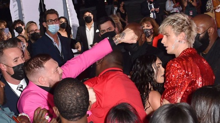 Conor McGregor và bạn trai Megan Fox đánh nhau trên thảm đỏ
