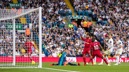 Salah - Mane 'nổ súng', Liverpool đeo bám Chelsea và Man United