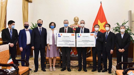 Việt Nam nhận 1,5 triệu liều vaccine Covid-19 do Pháp và Italy trao tặng