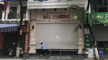 Tiệm bánh Trung thu Bảo Phương bị đóng cửa vì khách xếp hàng chen lấn
