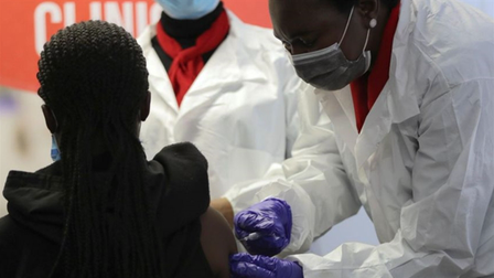 Thiếu hụt vaccine, châu Phi nguy cơ trở thành vườn ươm biến thể COVID-19