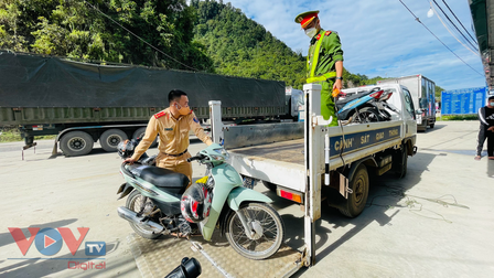 Mộc Châu: Vận chuyển phương tiện miễn phí cho người dân về địa phương