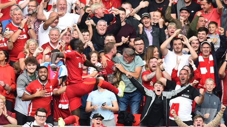 Liverpool 3-0 Crystal Palace: Liverpool lên đỉnh bảng