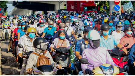 Nhiều người dân phản ánh bất cập về thay đổi mẫu giấy đi đường mới của Hà Nội