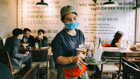 Hà Nội: 'Hạ nhiệt' thành vùng vàng, quận Đống Đa mở lại dịch vụ ăn uống tại chỗ