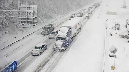 Mỹ: Nhiều bang tuyên bố tình trạng khẩn cấp do bão tuyết 
