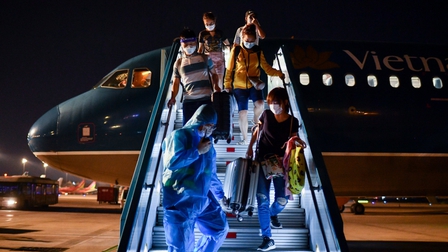 Chuyến bay quốc tế thường lệ đầu tiên kể từ đại dịch COVID-19 hạ cánh tại thành phố Hồ Chí Minh