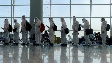Hong Kong (Trung Quốc): Nhân viên hàng không bị sa thải do làm lây lan Omicron ra cộng đồng