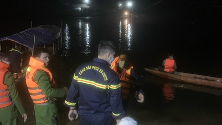 Thanh Hoá: Lật thuyền trên sông Mã 3 người mất tích