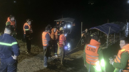 Thanh Hóa: Đã tìm thấy thi thể cháu bé trong vụ lật thuyền trên sông Mã