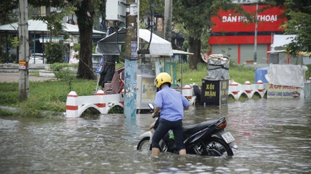 Quảng Nam: Quốc lộ 1A ngập sâu, giao thông chia cắt