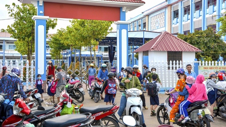 Yêu cầu một trường học ở Cà Mau trả lại phụ huynh 282 triệu đồng đã thu