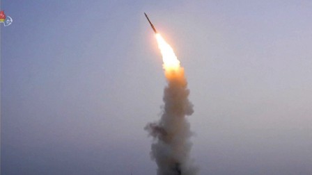 Triều Tiên lại phóng 2 tên lửa đạn đạo  