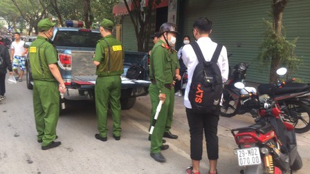 Hà Nội: Công an quận Long Biên cương quyết xử lý vi phạm trên đường Vành đai 3