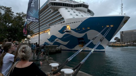 Du thuyền cập cảng Sydney, phát hiện 800 hành khách mắc COVID-19