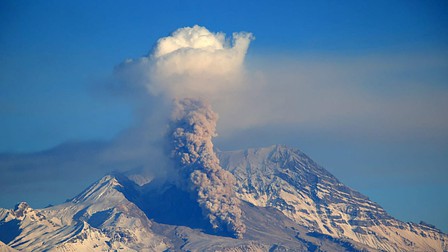 Mỹ: Núi lửa còn hoạt động lớn nhất thế giới lần đầu tiên phun trào sau gần 40 năm
